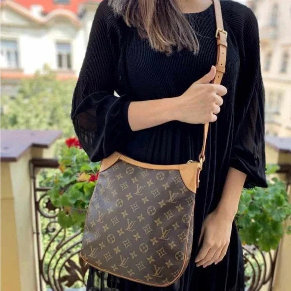 SOUGHT AFTER❤️ Authentic LV Monogram Odeon MM Crossbody Bag